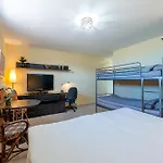Hostel Getaway In Roca Estepona
